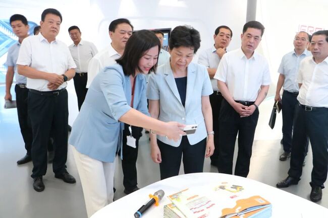 智慧数字圆·界别同心汇 | 山东省政协主席葛慧君一行到访捷瑞数字，开展专题调研活动